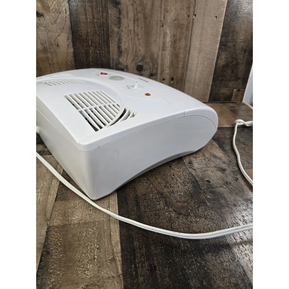 Kenmore Air Cleaner Ionizer Model 83240 White Tabletop Air Purifier 120V 0.90A